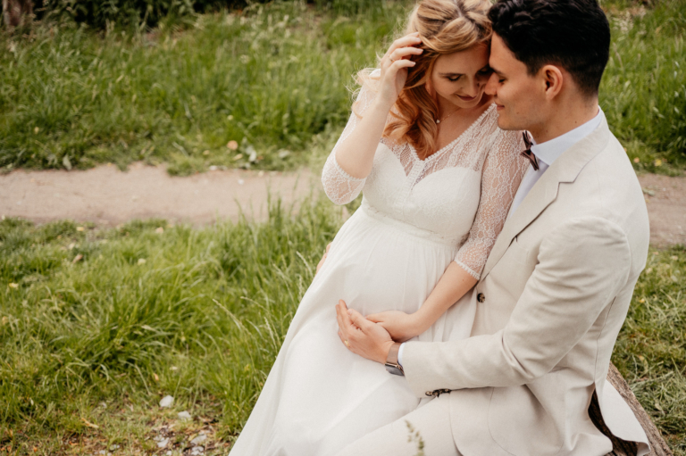 After Wedding Shooting mit Babybauch bei Schloss Linnep in Ratingen by photoart hübner 25