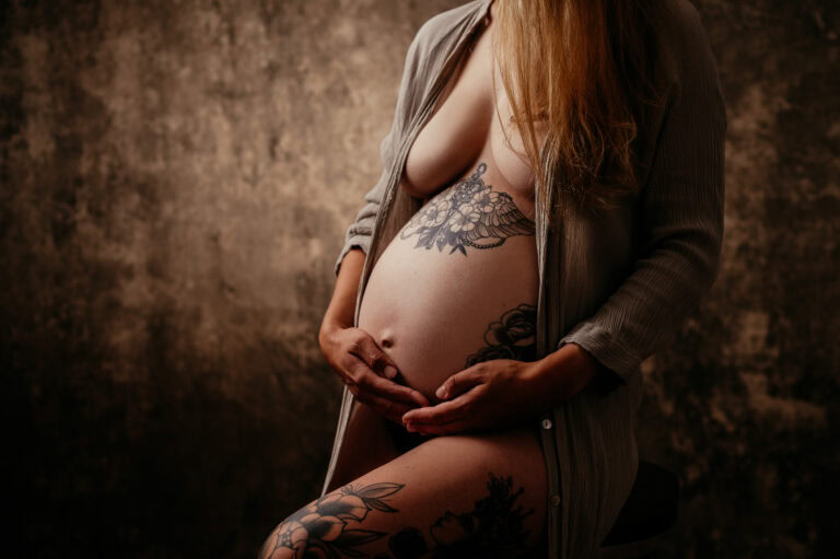 Babybauch Shooting Licht und Schatten – Wie wir mit Beleuchtung die Rundungen perfekt in Szene setzen 16