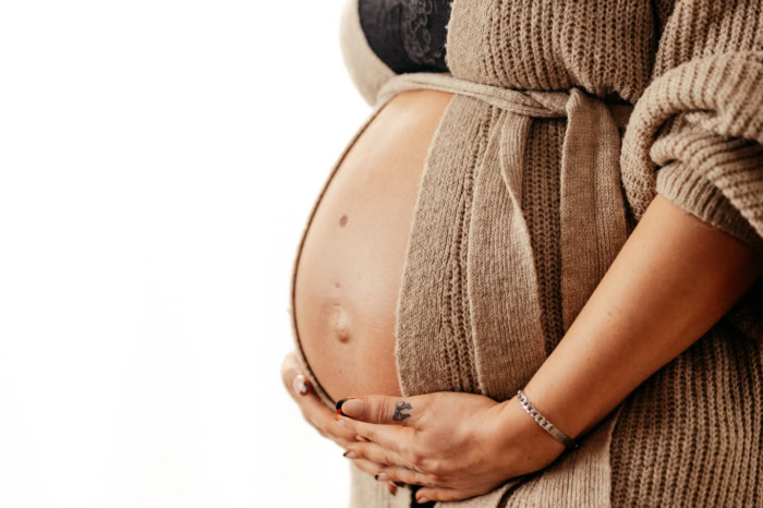 Babybauch Shooting im Atelier in Ratingen photoart hübner Schwanger sein ist soooo schön! 05