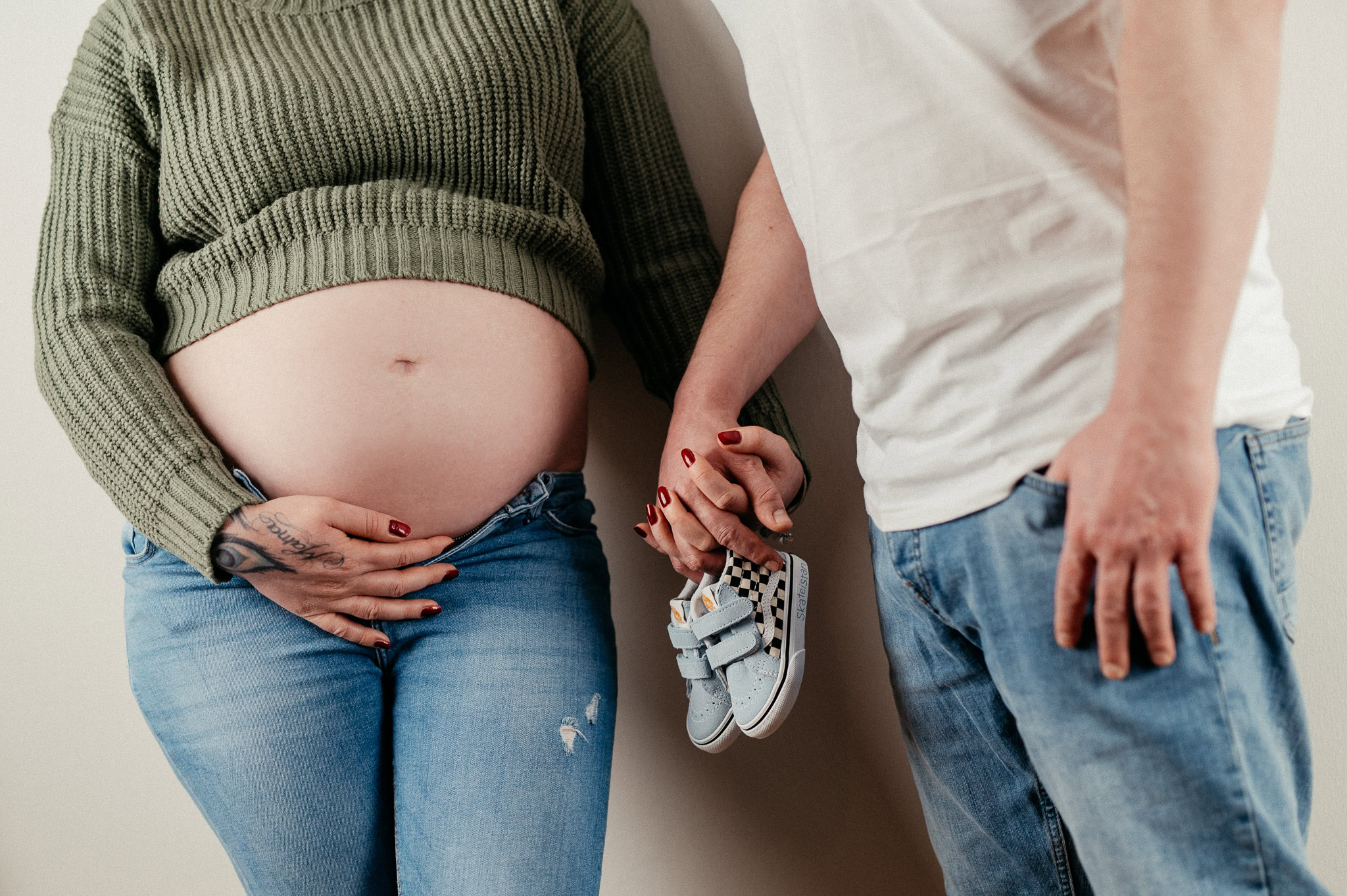 Bezauberndes Babybauch Shooting im Atelier in Ratingen photoart hübner Dein Fotograf bei Düsseldorf 13