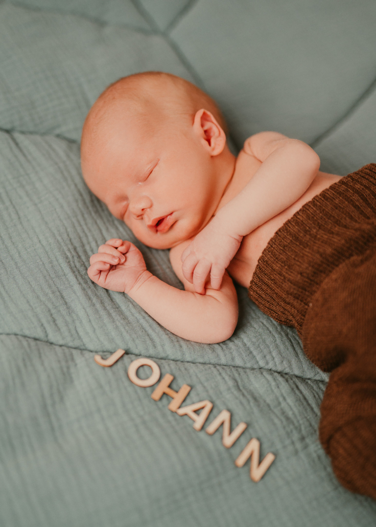 Darf ich vorstellen – Johann Neugeborenen Shooting im Atelier photoart hübner in Ratingen bei Düsseldorf 02