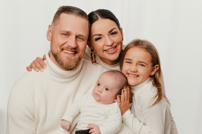 Familienshooting mit großer Schwester im kuscheligen Fotoatelier photoart hübner in Ratingen 13