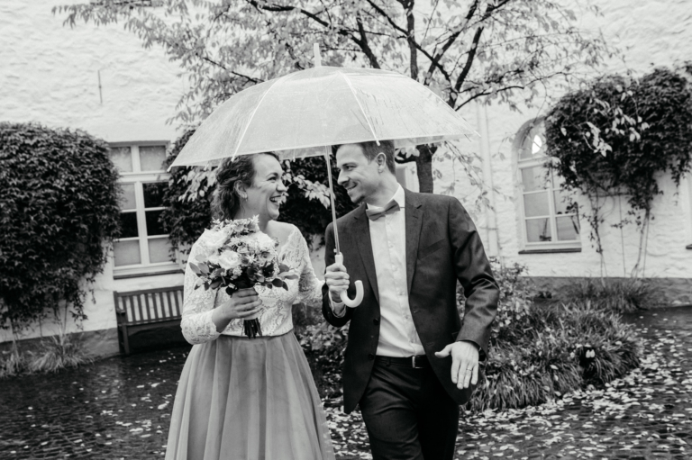 Hochzeit bei Regen ist trotzdem schön Hochzeitsfotos im Standesamt Ratingen photoart hübner Euer Hochzeitsfotograf 18