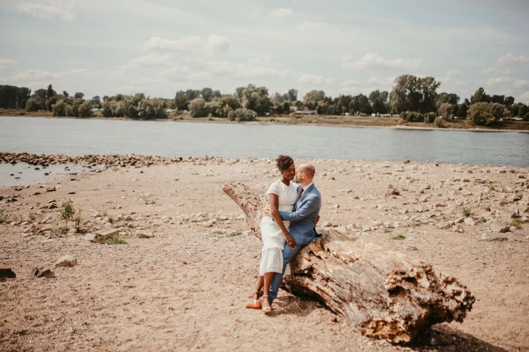 Hochzeit in Duesseldorf im Standesamt und am Rhein mit Christine und Christian Dein Hochzeitsfotograf photoart huebner 62 .jpg