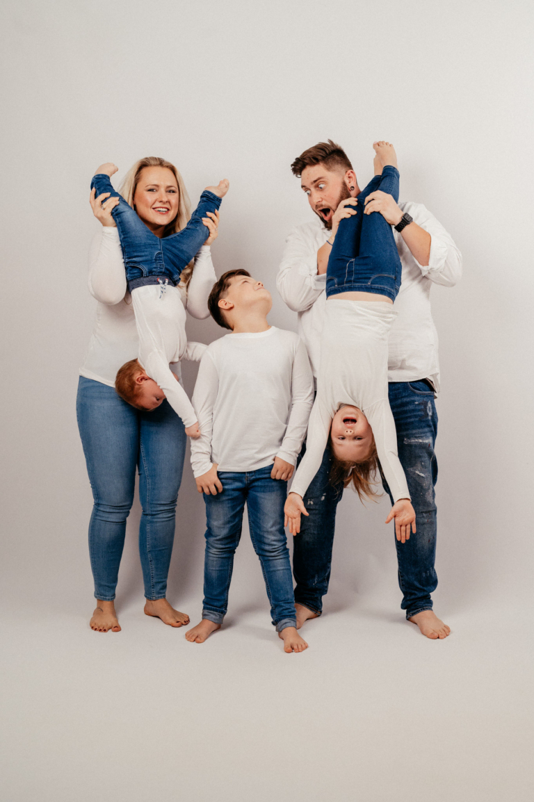 Indoor Familien Shooting – mit der verrückten Bande ausgefallene Familien Fotos von photoart hübner 13