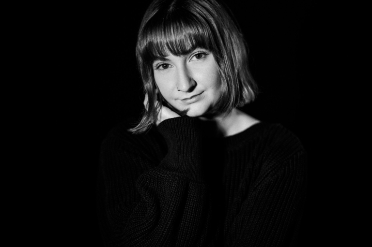 Jeanne – Künstlerporträts als Schauspielerin Porträt Shooting von photoart hübner in Ratingen 23