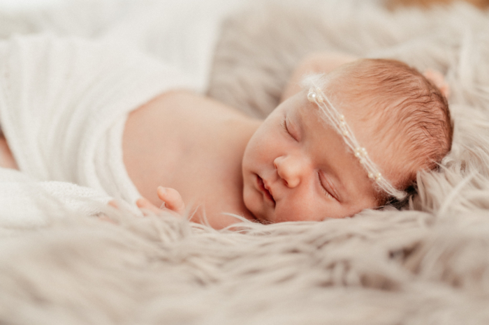Little Sophia – Neugeborenen Shooting Familien Fotograf photoart hübner Atelier in Ratingen bei Düsseldorf 13