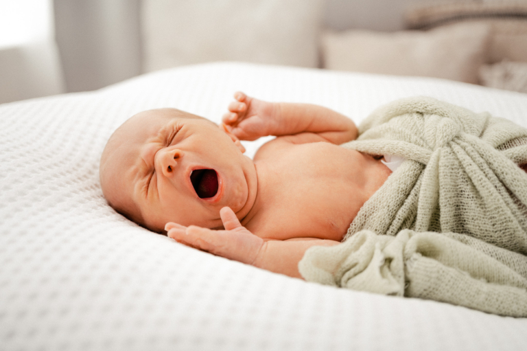 Neugeborenenfotografie – Was ist zu beachten Neugeborenenfotos im Fotostudio Junges Familienglück wird sichtbar photoart hübner 30