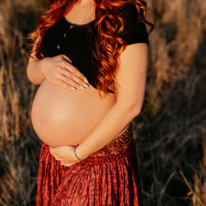 Schwangerschaft Fotoshooting bei Abendlicht Babybauch Fotos in der freien Natur photoart hübner Dein Fotograf 24