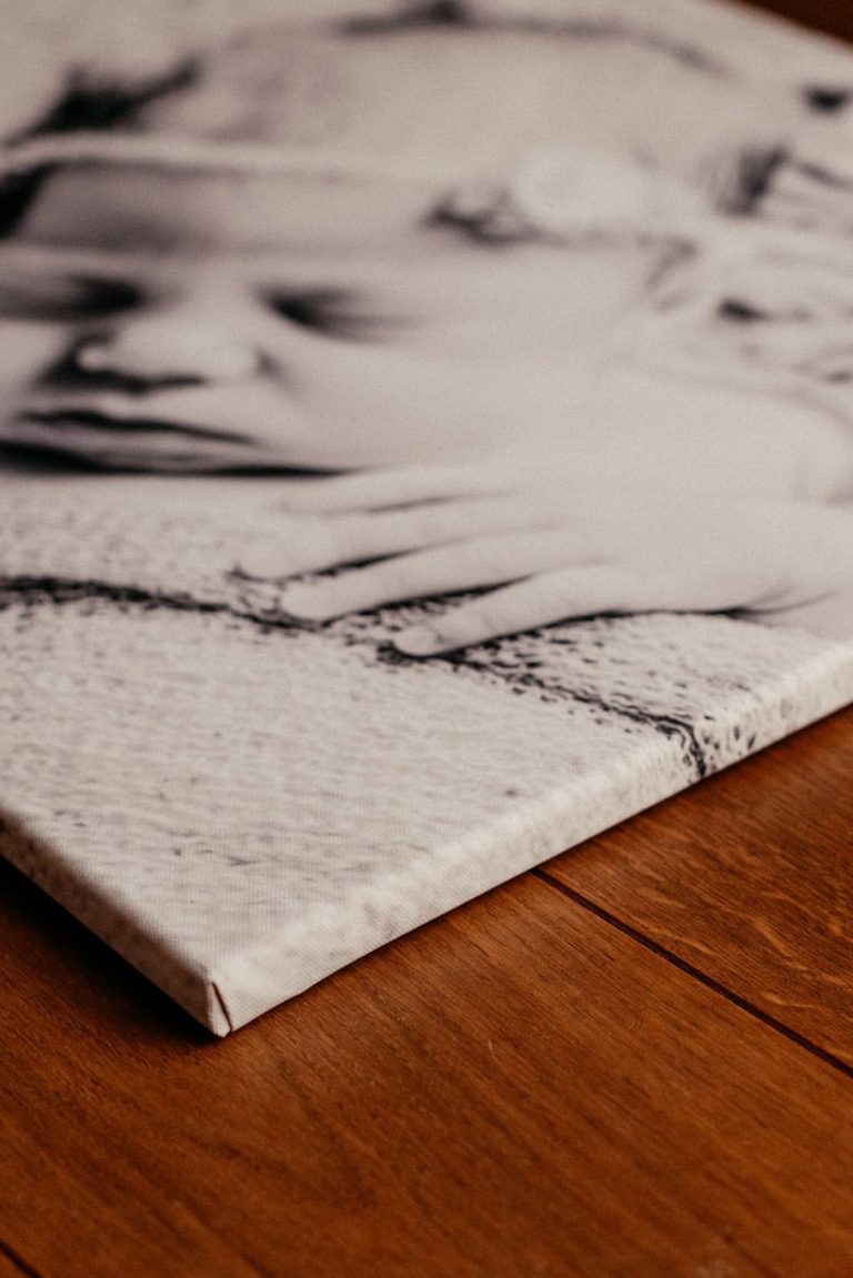 Unsere hochwertigen und individuellen Fotoprodukte und Fotoalben werden nach Deinen Wünschen gestaltet und in höchster Qualität produziert 02 Fotoleinwand