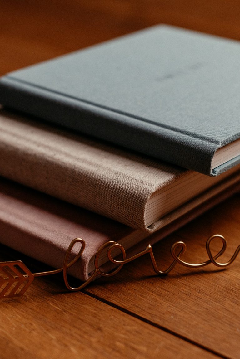 Unsere hochwertigen und individuellen Fotoprodukte und Fotoalben werden nach Deinen Wünschen gestaltet und in höchster Qualität produziert