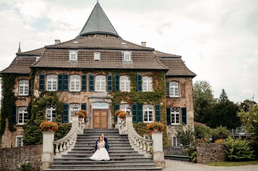 sommerhochzeit auf schloss linnep sarah und tim hochzeitsreportage photoart huebner 45